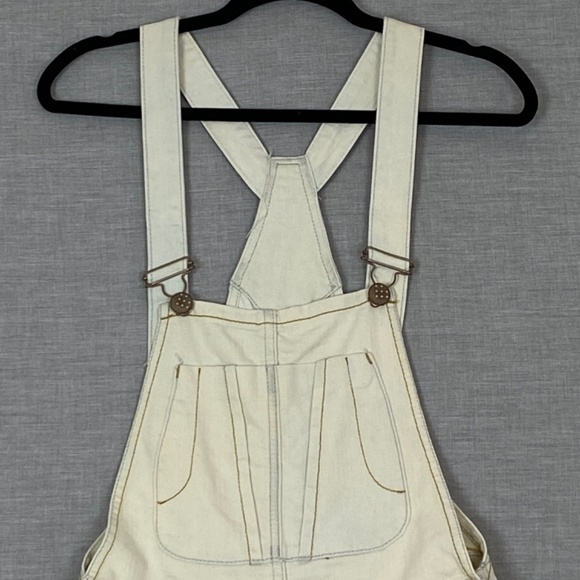 Destroyed Bib Overall Shorts Womens Sz 0 Light Wash High Waisted Metal Hardware - Picture 3 of 13